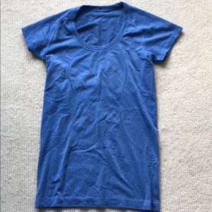 Lululemon Run swiftly blue t-shirt. Size 6